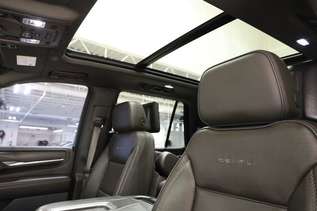 Used 2021 GMC Yukon Denali w/ Denali Premium Package AWD/4WD image 27
