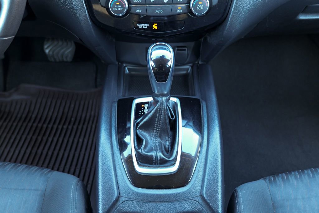 Used 2020 Nissan Rogue SV image 46