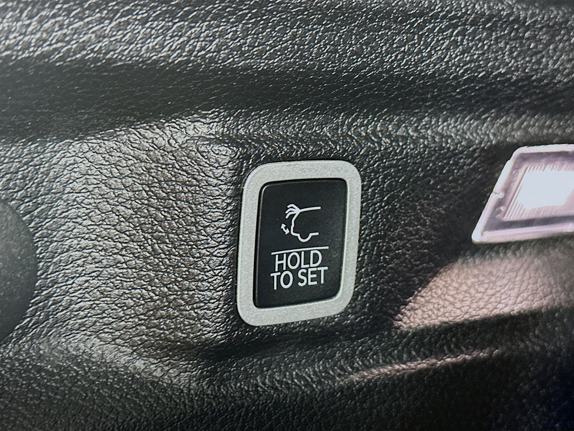 Used 2022 Jeep Grand Cherokee L Laredo image 31