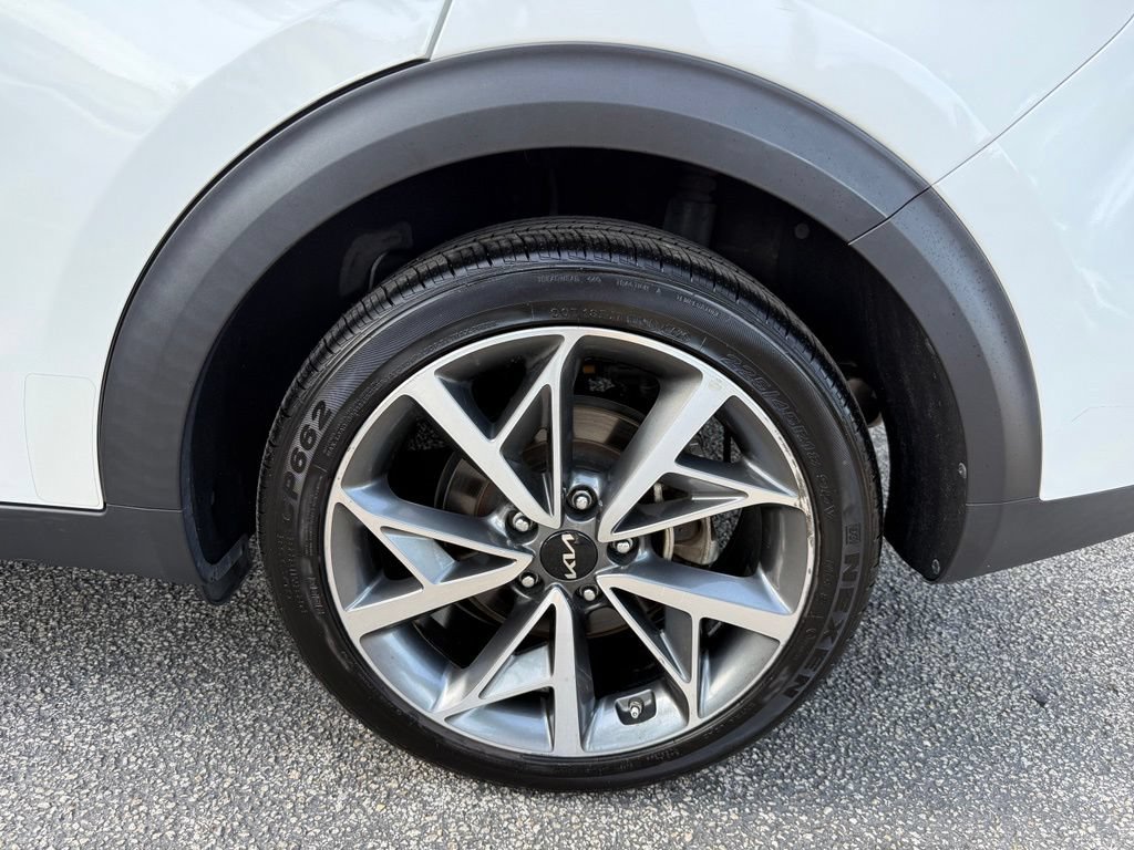 Certified 2022 Kia Niro Touring Special Edition FWD image 8