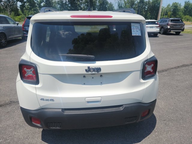 Used 2023 Jeep Renegade Latitude w/ Premium Group AWD/4WD image 4