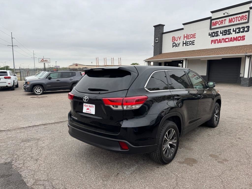 Used 2019 Toyota Highlander LE FWD image 7
