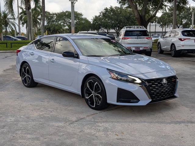 Used 2024 Nissan Altima 2.5 SR FWD image 3