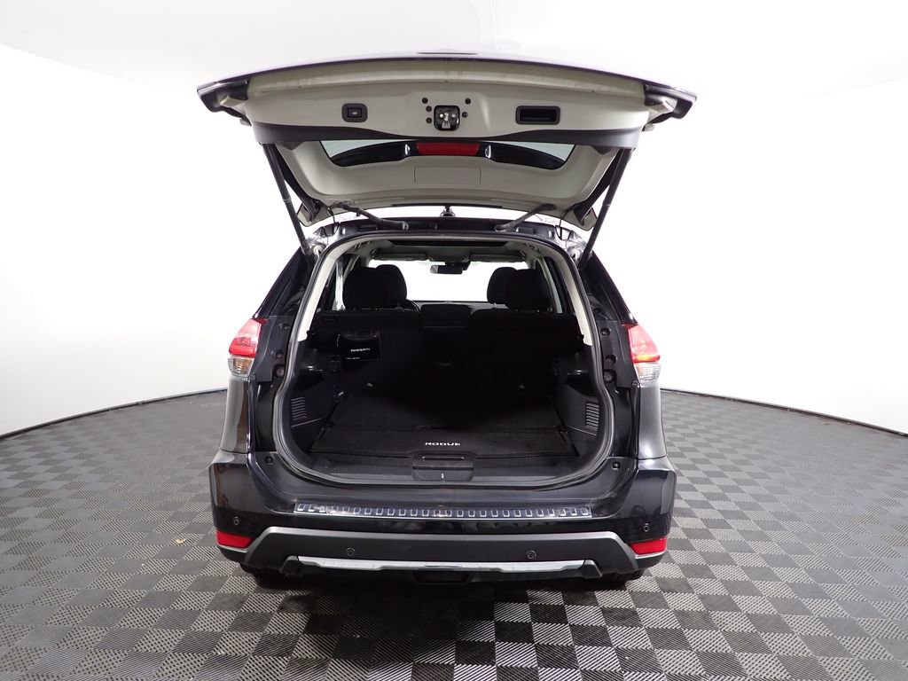 Used 2020 Nissan Rogue SV w/ Sun & Sound Touring Package image 17