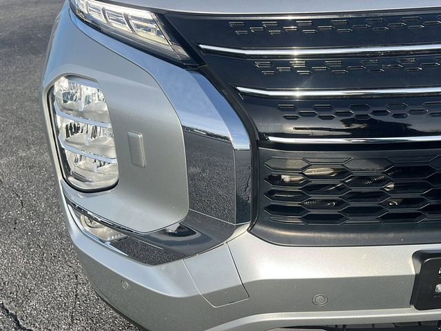 Used 2022 Mitsubishi Outlander SE image 11