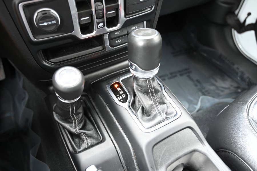 Used 2023 Jeep Wrangler Sahara image 35