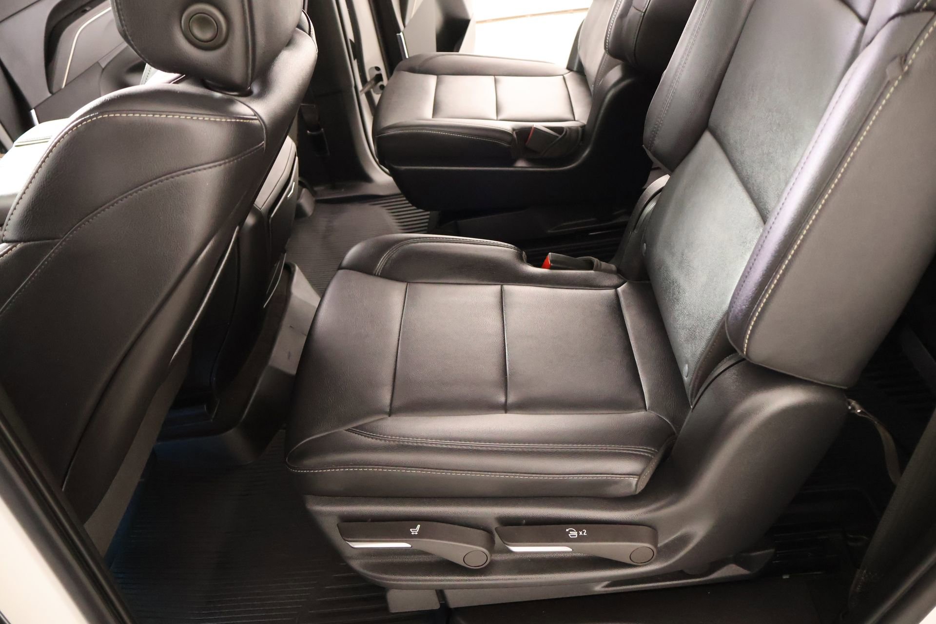 Used 2022 Cadillac Escalade Luxury AWD/4WD image 11