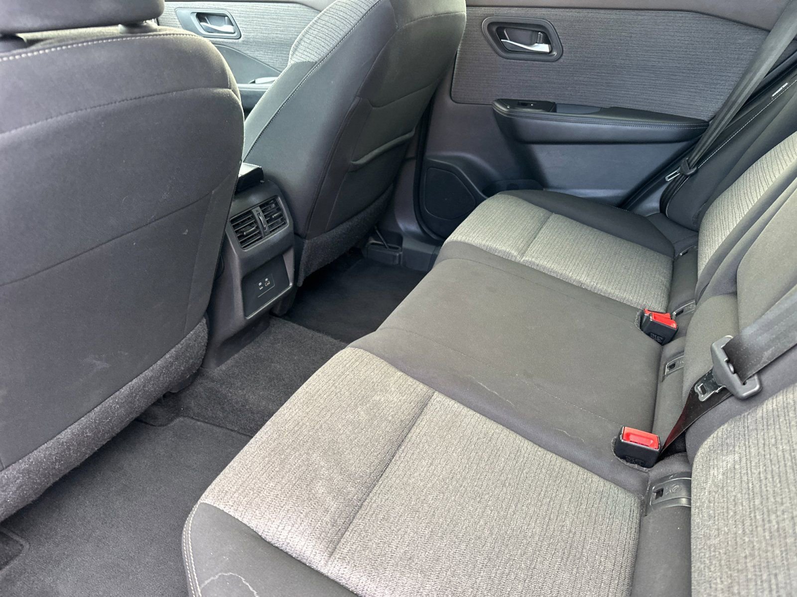 Used 2023 Nissan Rogue SV image 11