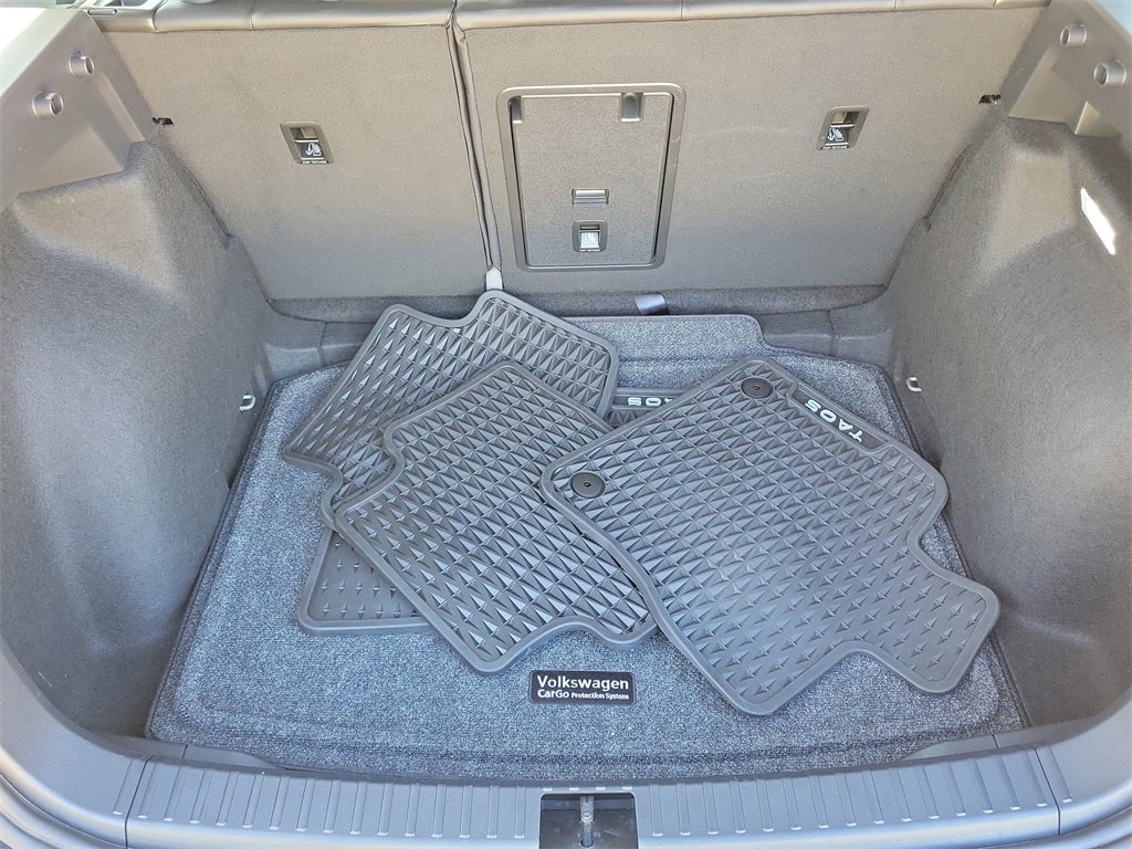 Certified 2025 Volkswagen Taos SE image 7