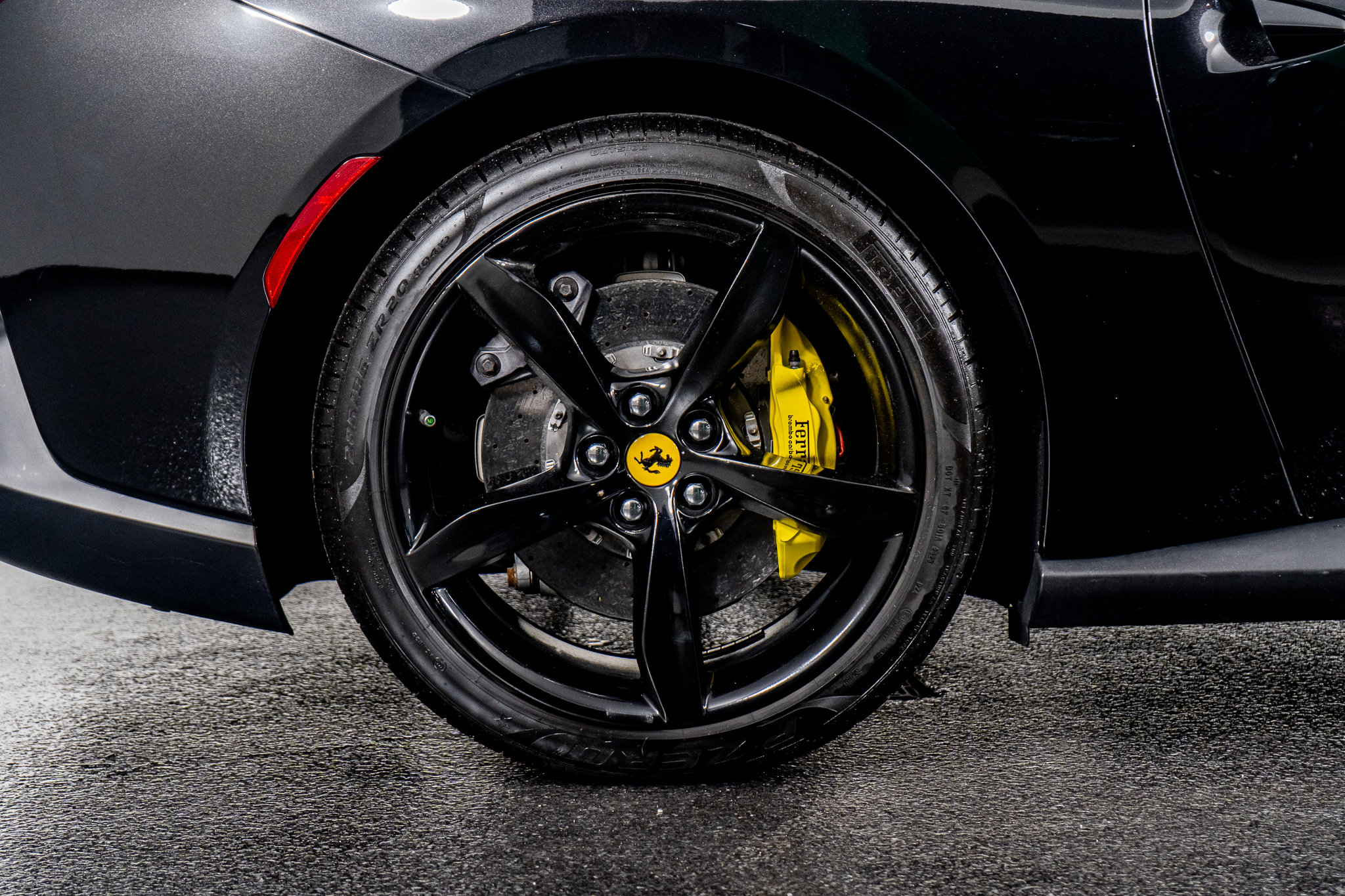 Used 2019 Ferrari Portofino image 11