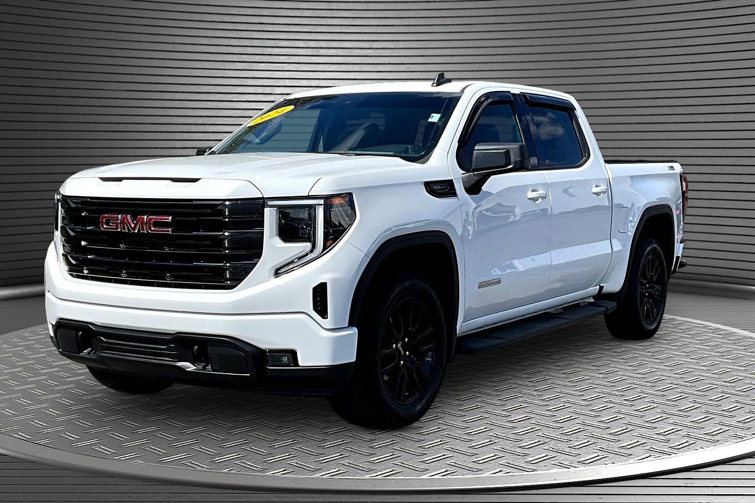 Used 2024 GMC Sierra 1500 Elevation AWD/4WD image 3
