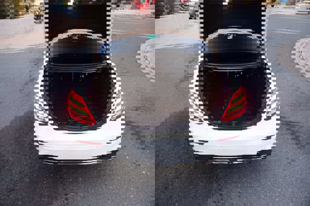 Used 2019 Mercedes-Benz E 300 4MATIC w/ Premium 1 Package image 9