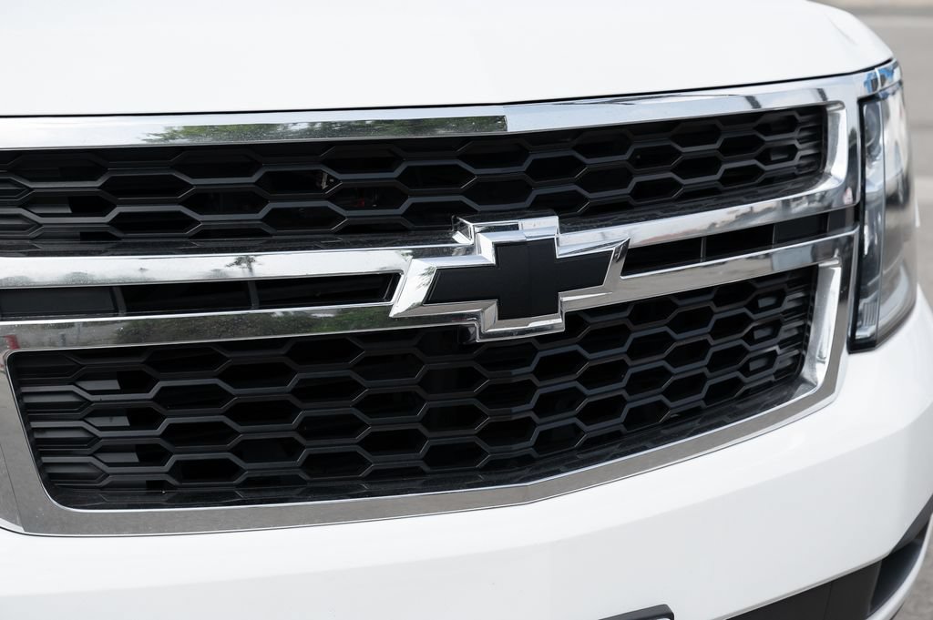 Used 2018 Chevrolet Suburban LS RWD image 9