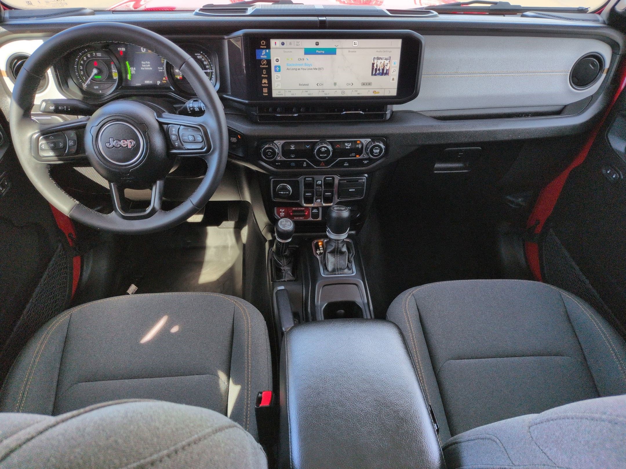 Used 2025 Jeep Wrangler Willys image 29