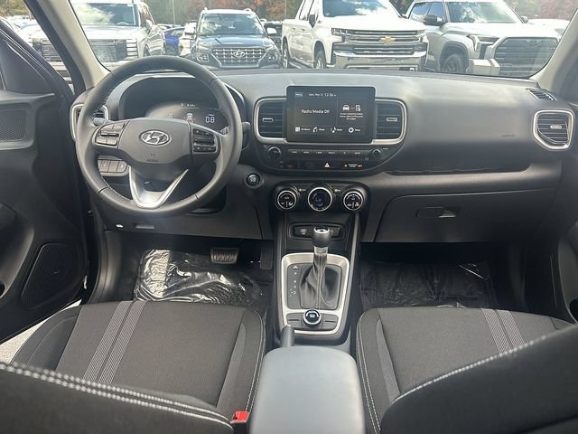 New 2025 Hyundai Venue SEL FWD image 18