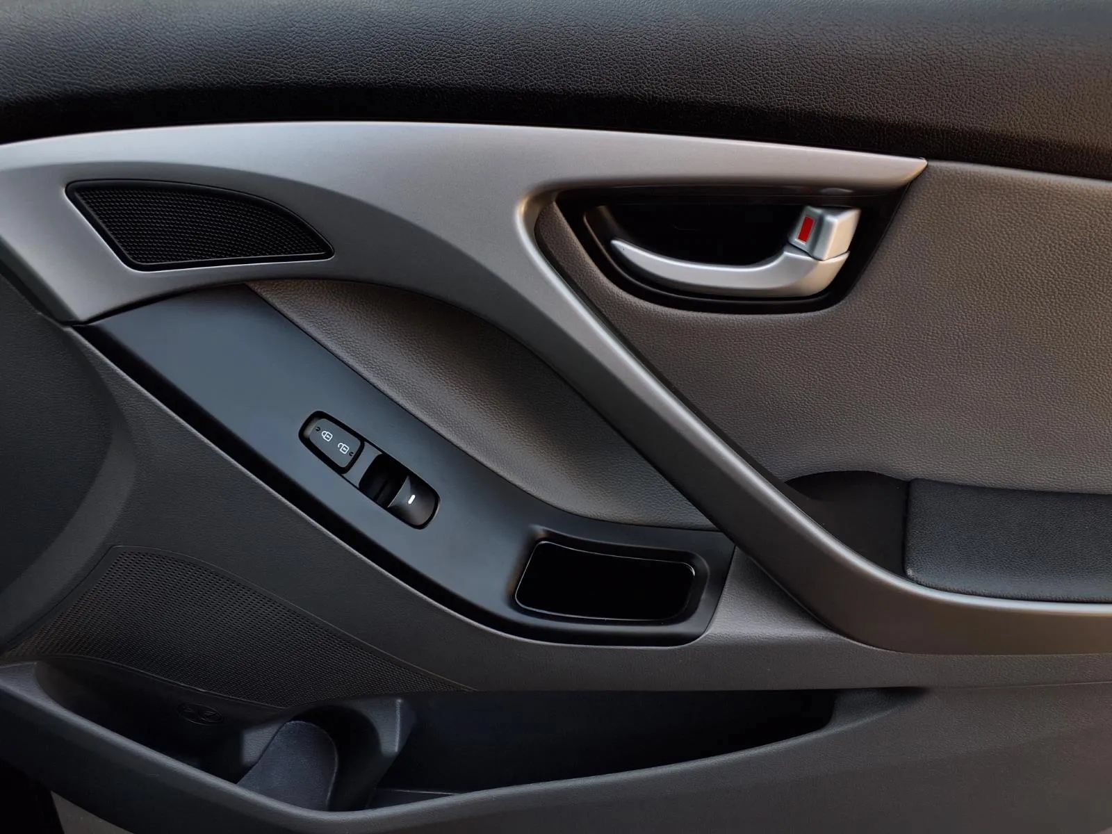 Used 2014 Hyundai Elantra Limited FWD image 22