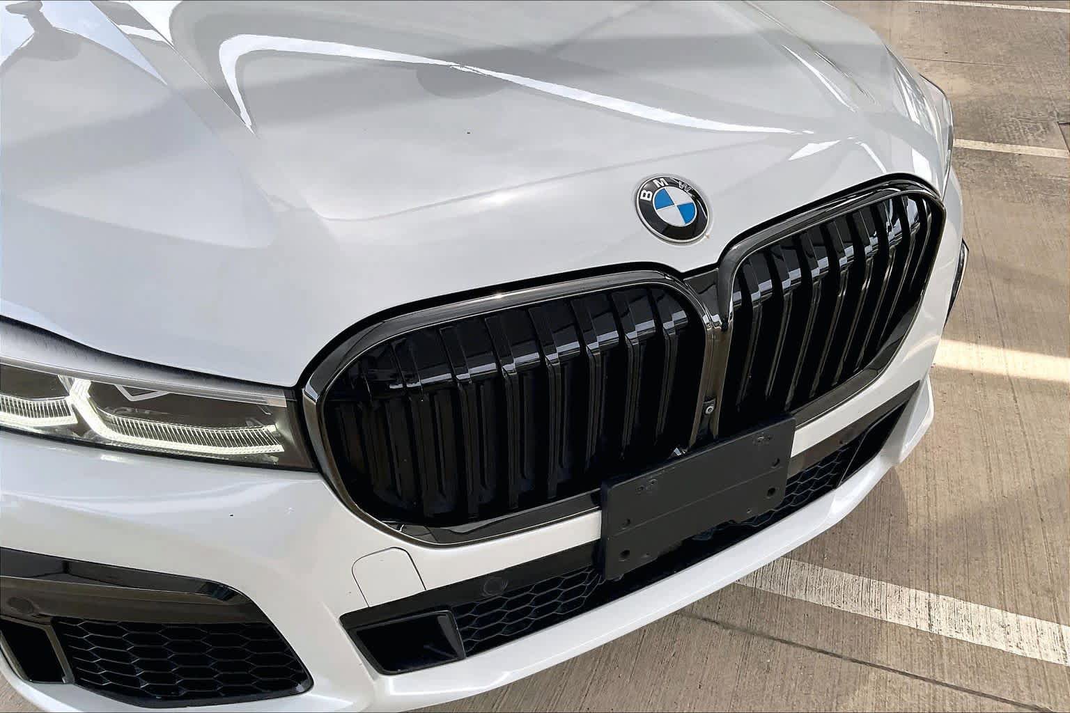 Used 2022 BMW 740i w/ M Sport Package image 29
