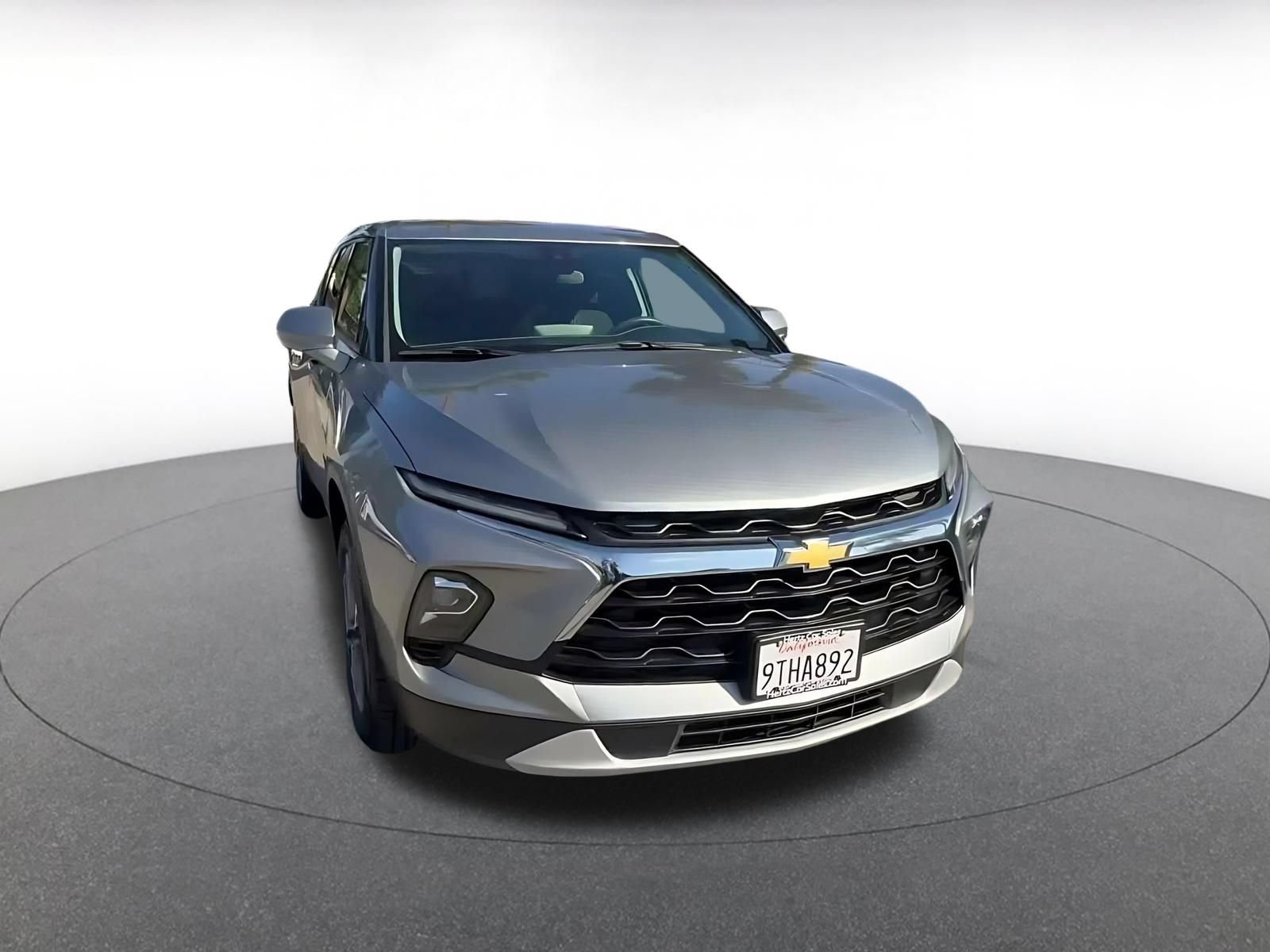 Used 2025 Chevrolet Blazer LT FWD image 3