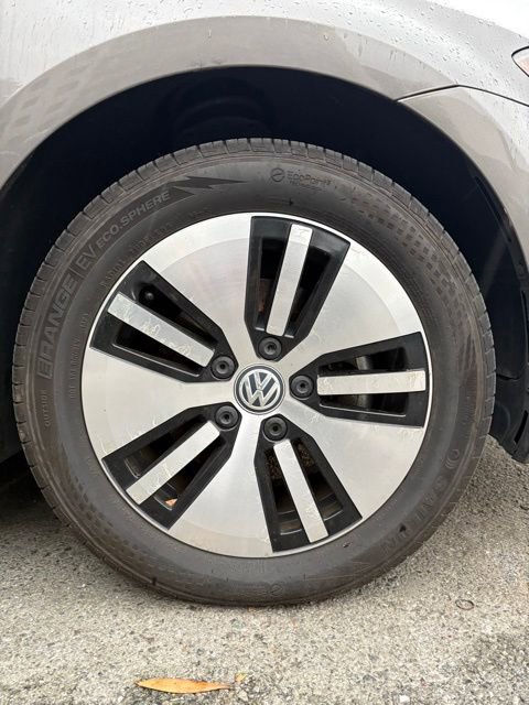 Used 2016 Volkswagen e-Golf SE image 5