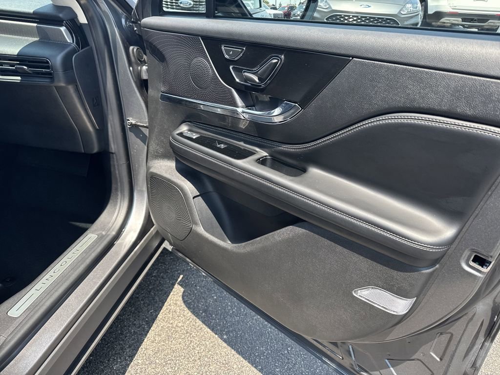Certified 2023 Lincoln Corsair Reserve w/ Jet Appearance Package image 11