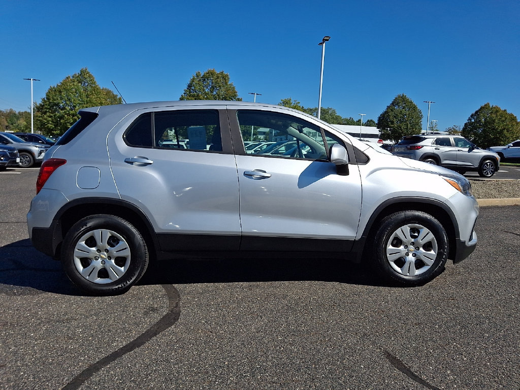Used 2017 Chevrolet Trax LS FWD image 10