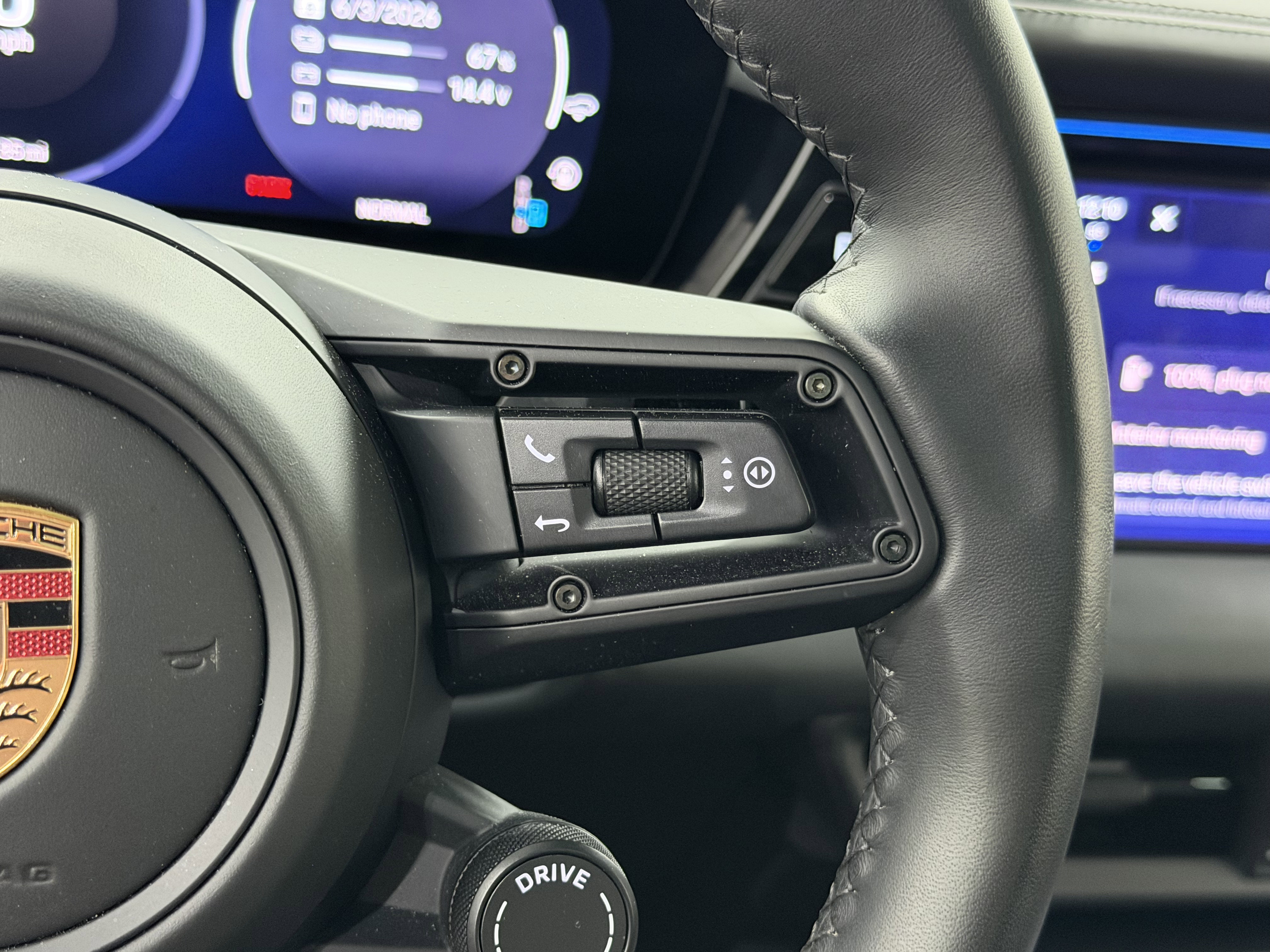 Certified 2025 Porsche Macan 4S Electric AWD/4WD image 54