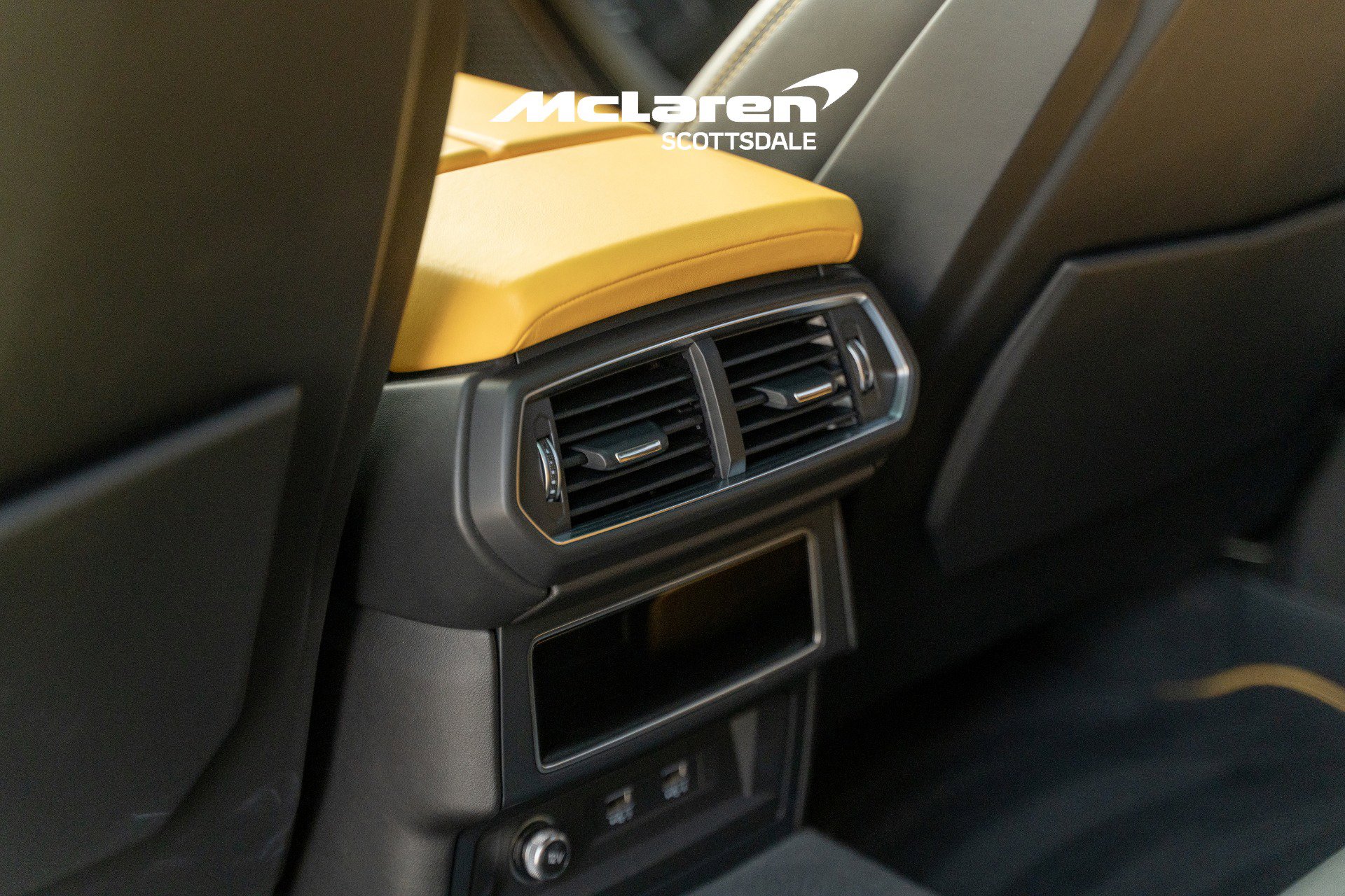 Used 2021 Lamborghini Urus AWD/4WD image 23