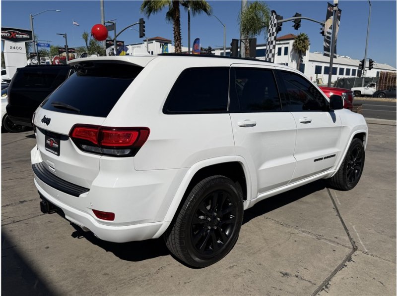 Used 2020 Jeep Grand Cherokee Altitude AWD/4WD image 15