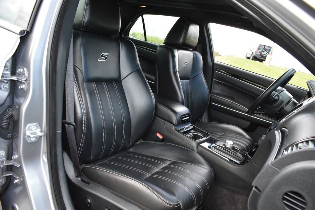Used 2018 Chrysler 300 S w/ 300S Premium Group RWD image 26