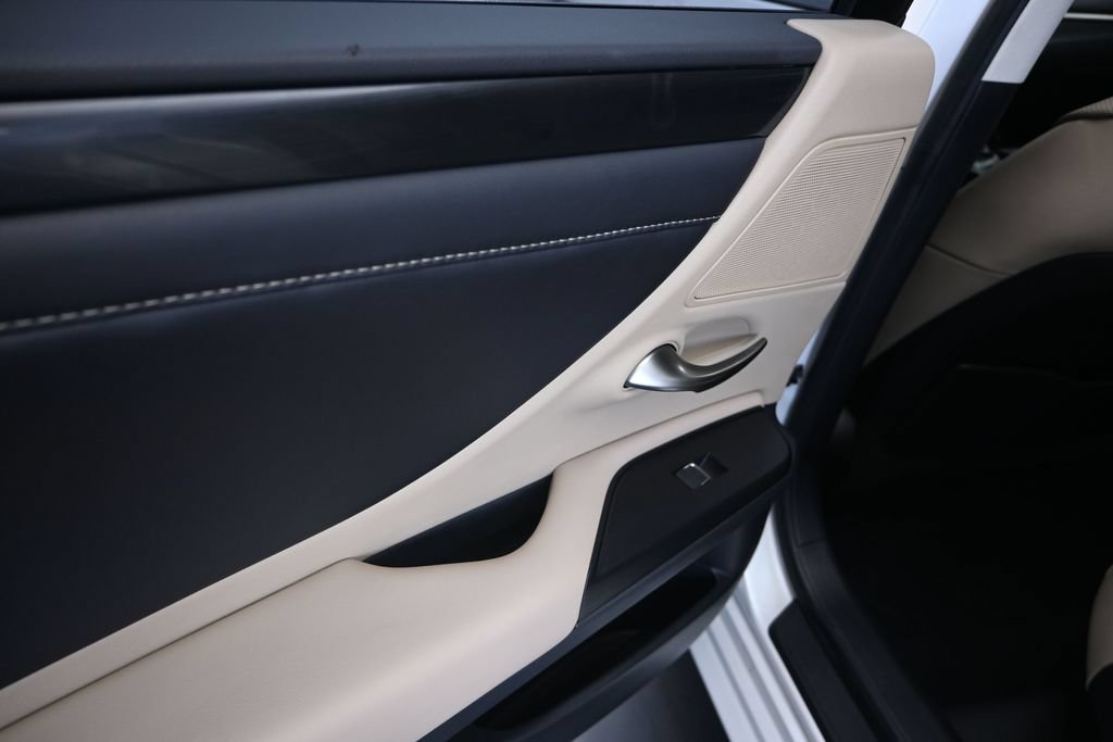 Certified 2021 Lexus ES 300h w/ Accessory Package FWD image 15