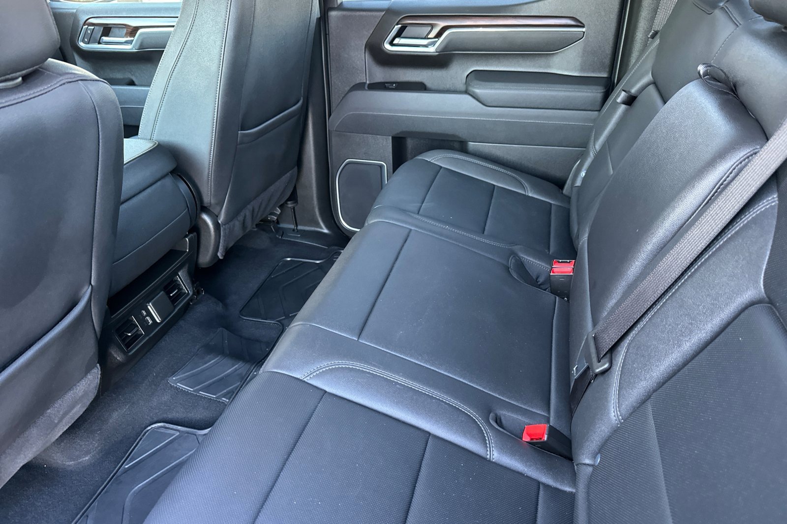 Used 2025 GMC Sierra 1500 SLT image 12