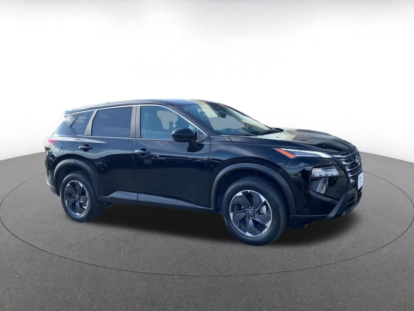 Used 2025 Nissan Rogue SV image 2