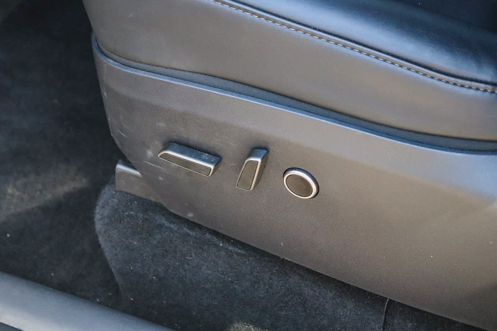 Used 2025 Tesla Model Y Long Range RWD image 21
