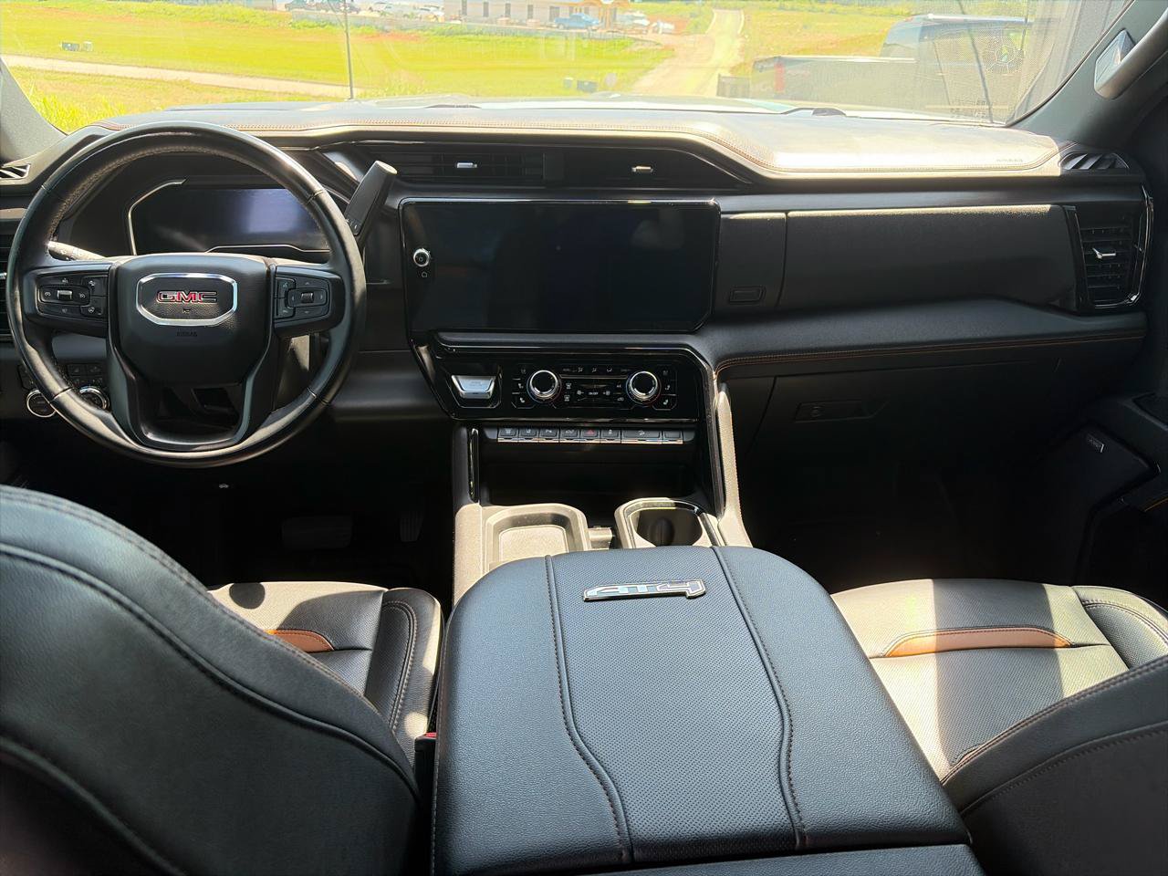 Used 2024 GMC Sierra 2500 AT4 w/ AT4 Premium Plus Package AWD/4WD image 19