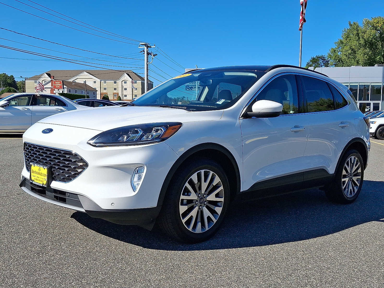 Used 2022 Ford Escape Titanium w/ Class II Trailer Tow Package image 3