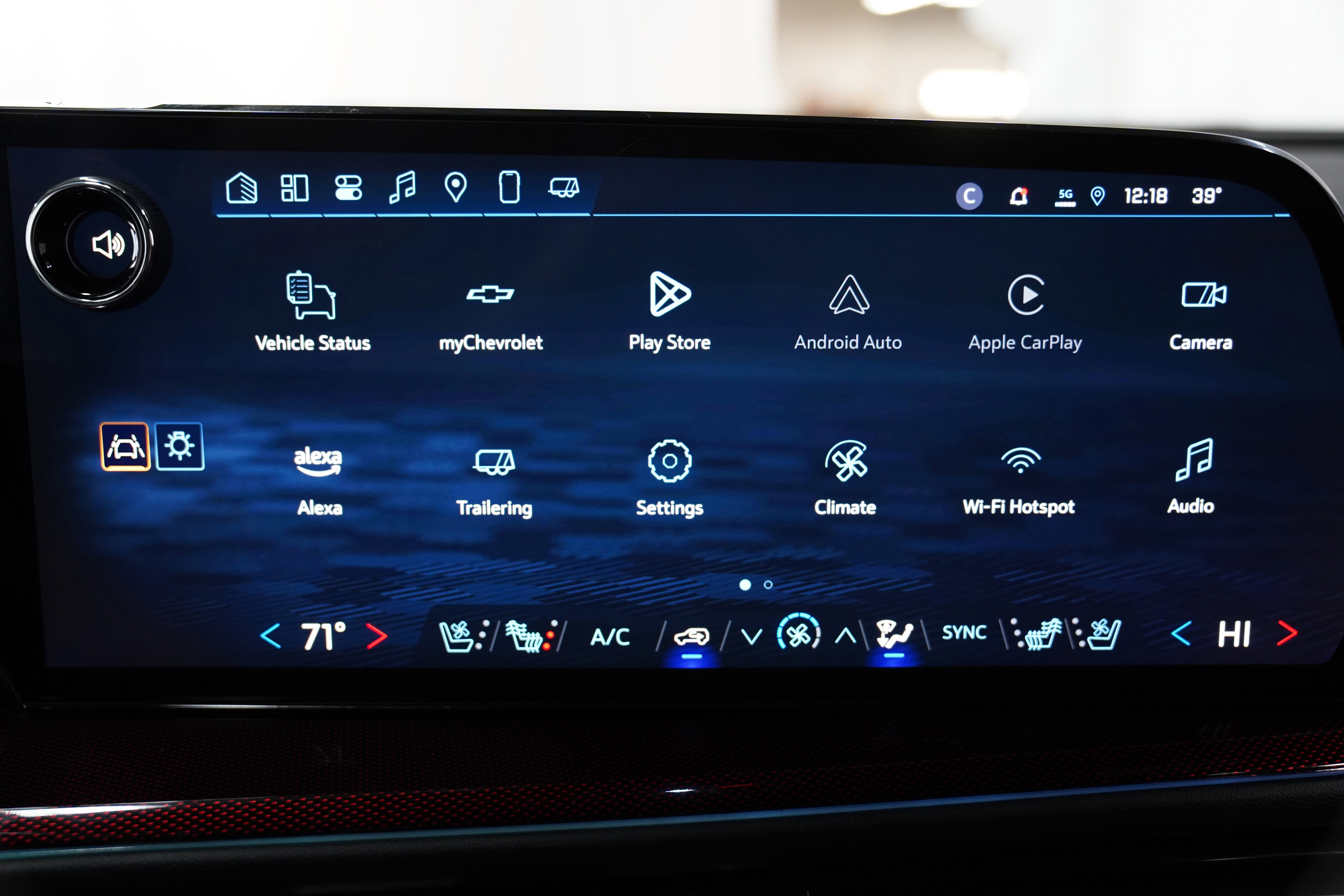 Used 2025 Chevrolet Traverse RS image 25