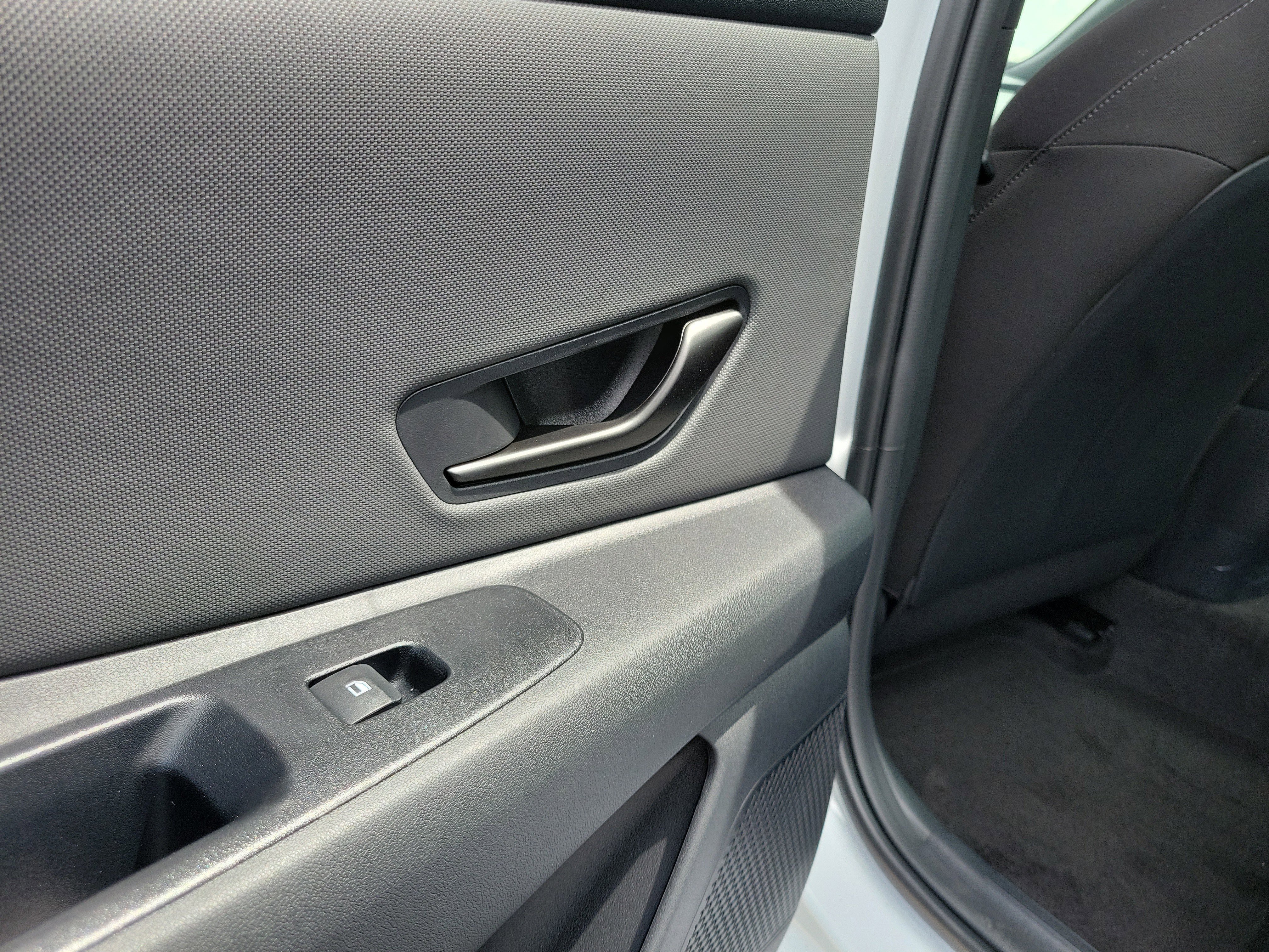 New 2025 Hyundai Elantra SEL w/ Cargo Package FWD image 13