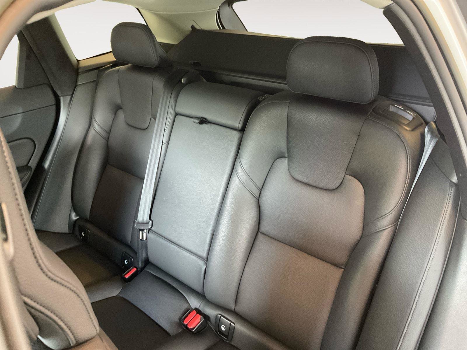 Certified 2023 Volvo XC60 B5 Plus w/ Climate Package AWD/4WD image 13