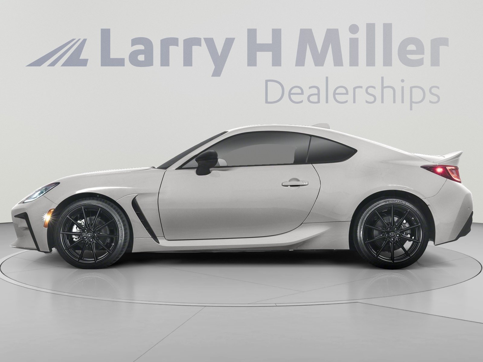 Used 2022 Toyota GR86 RWD image 5