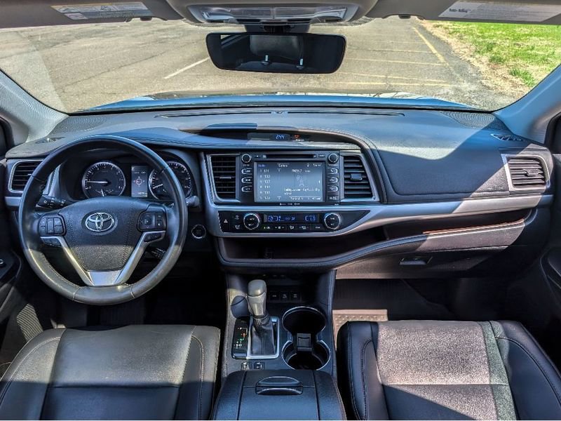 Used 2019 Toyota Highlander XLE AWD/4WD image 26