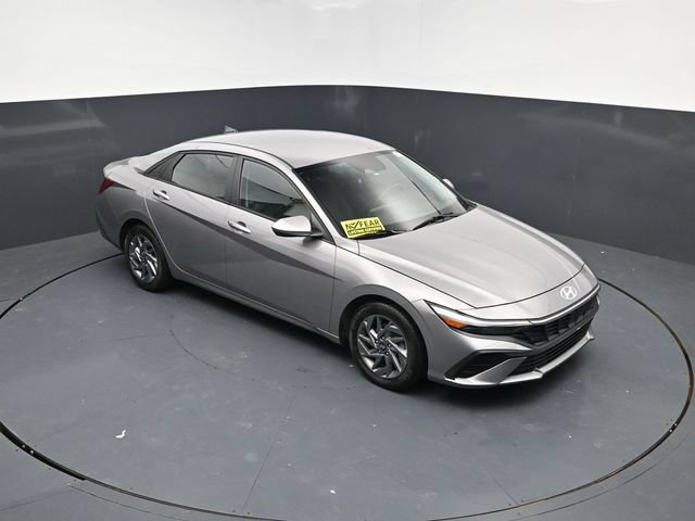 Used 2024 Hyundai Elantra SEL FWD image 45