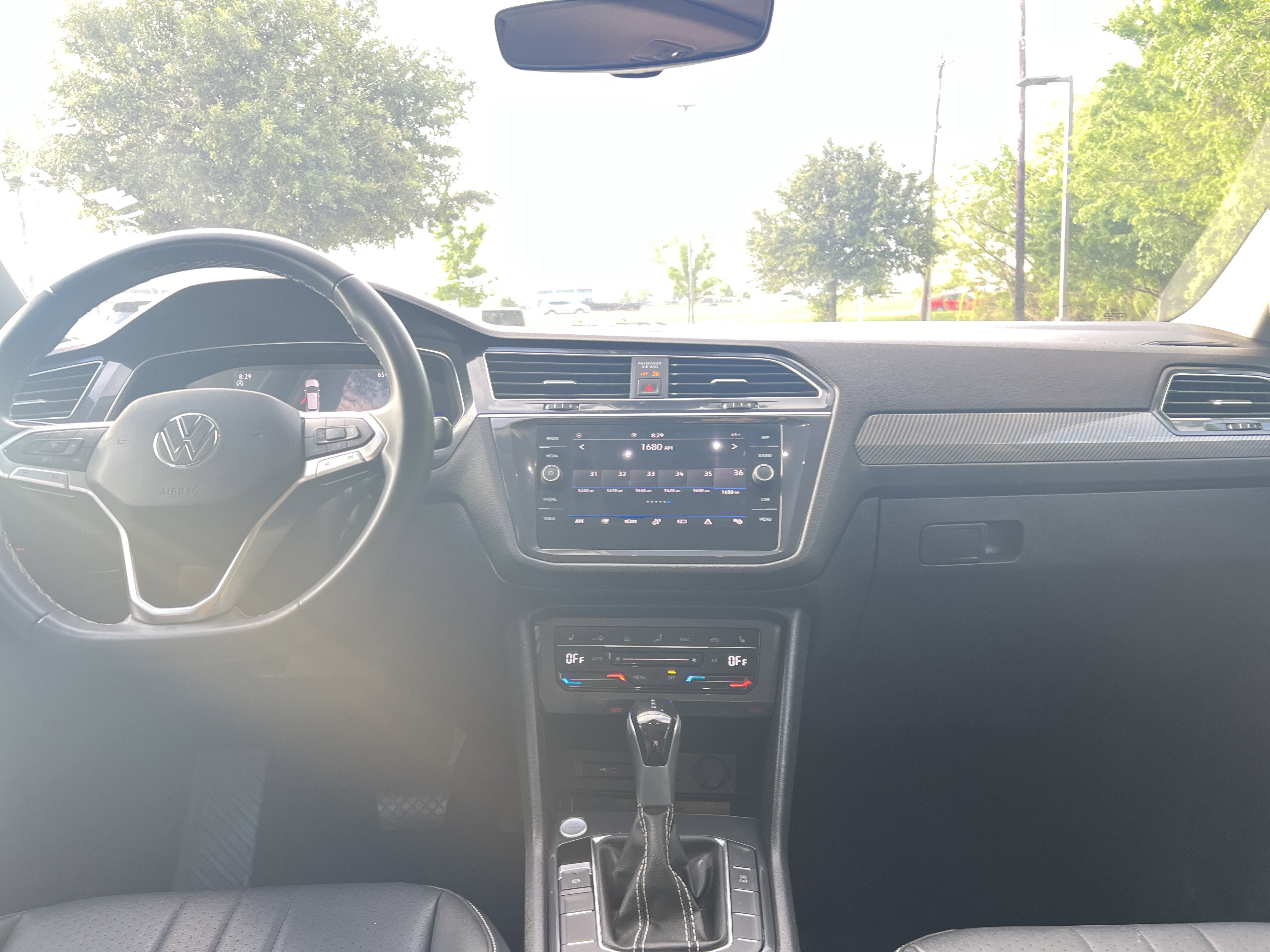 Certified 2023 Volkswagen Tiguan SE w/ Panoramic Sunroof Package FWD image 25