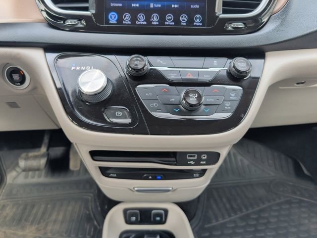 Used 2017 Chrysler Pacifica Touring-L Plus w/ Tire & Wheel Group image 23