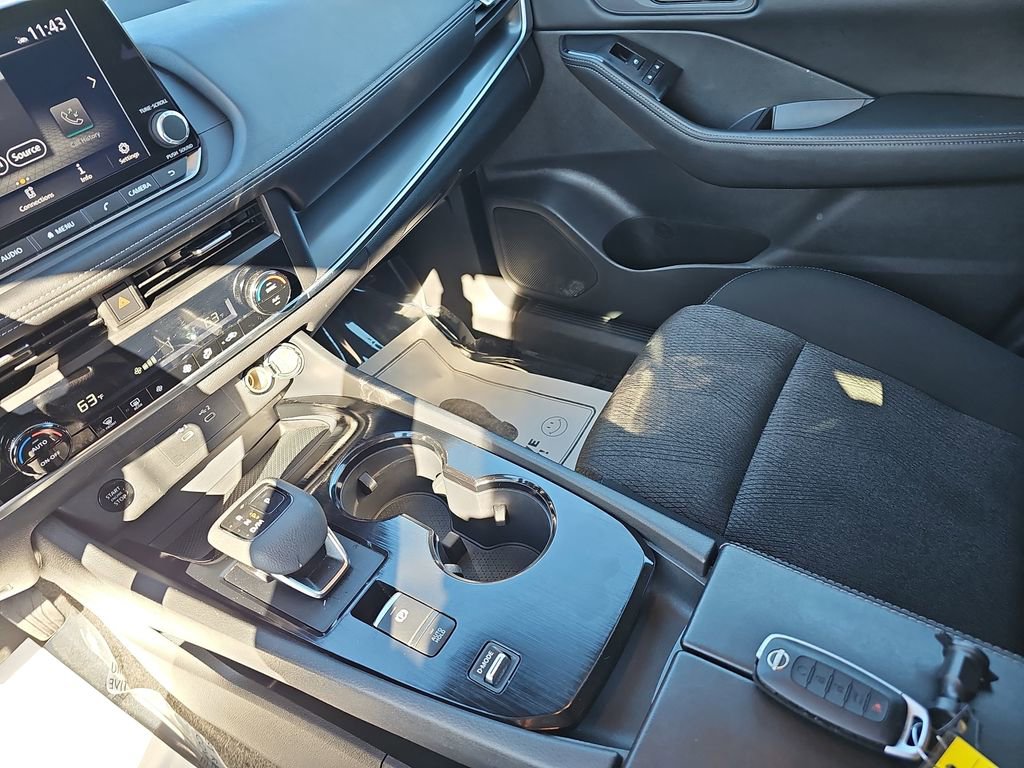 Used 2025 Nissan Rogue SV image 29