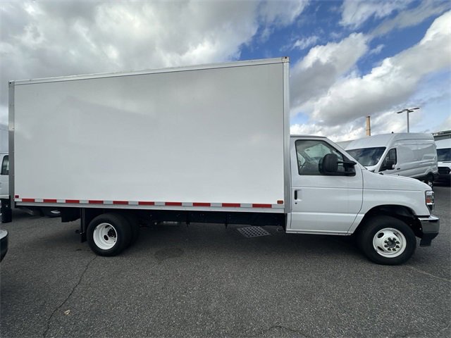 New 2024 Ford E-450 and Econoline 450 Super Duty w/ Power Windows & Locks Group image 4