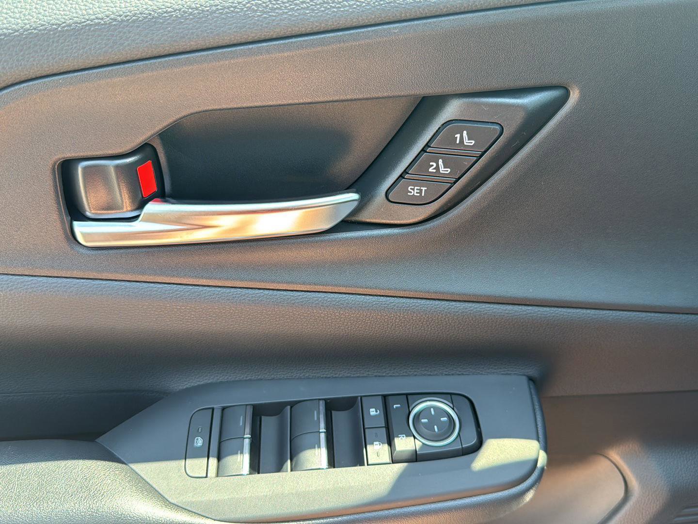 New 2025 Toyota Prius Plug-In Hybrid image 13