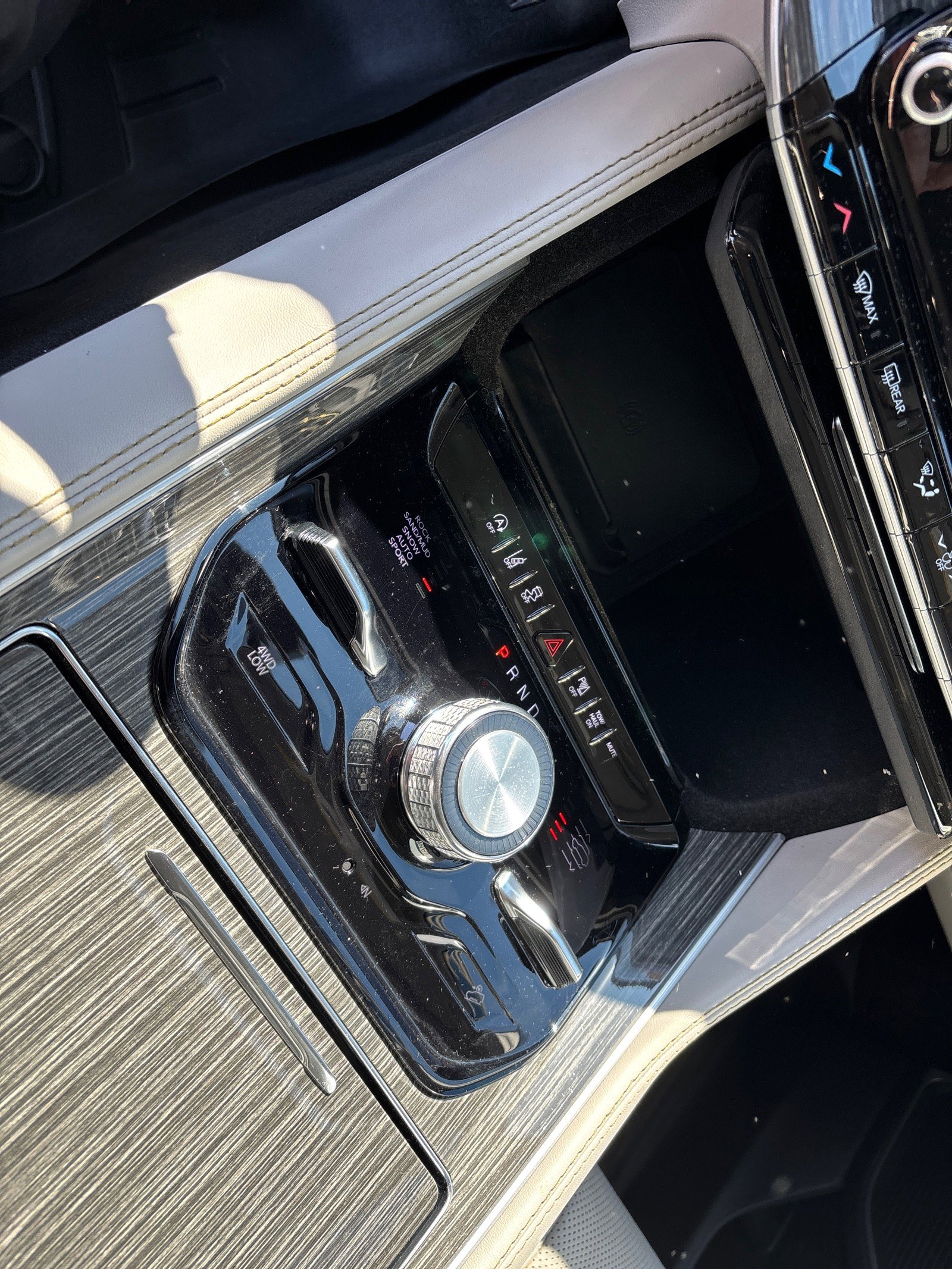 Used 2022 Jeep Wagoneer Series III w/ Flexible Seating Group image 23