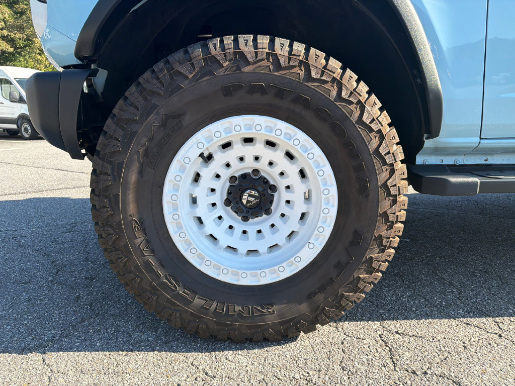 Used 2023 Ford Bronco Heritage Edition AWD/4WD image 11
