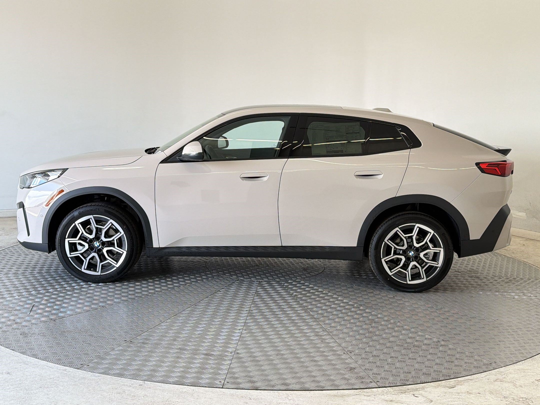 New 2026 BMW X2 xDrive28i AWD/4WD image 2