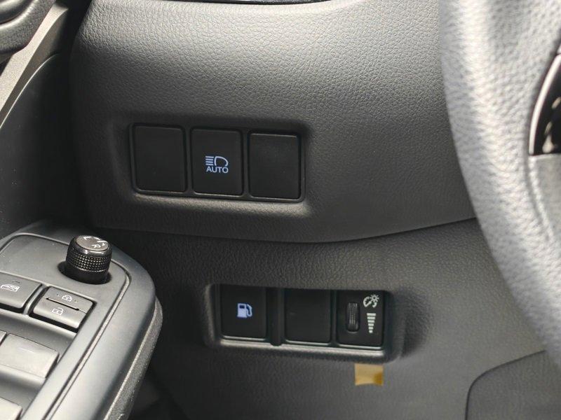 Used 2021 Toyota C-HR LE image 20